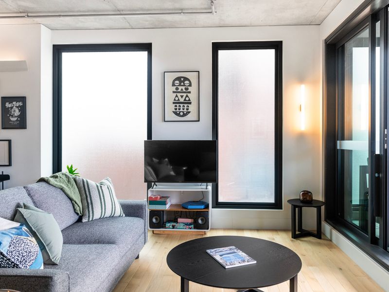 Hemingway Collingwood – Luxe Apartment with parking