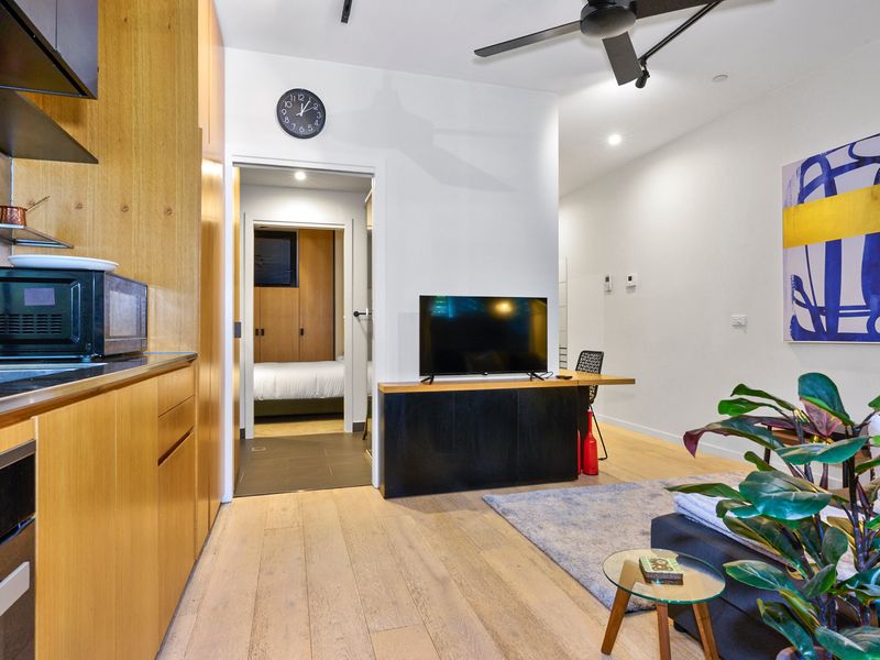 Quirky Retreat | A Charming 1BR in Trendy Collingwood