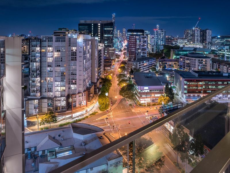 Unforgettable Brisbane Nights! Sip a drink on the balcony and take in this breathtaking, panoramic view of the CBD skyline and the vibrant city lights stretching down the street. Your private front-row seat to the city.