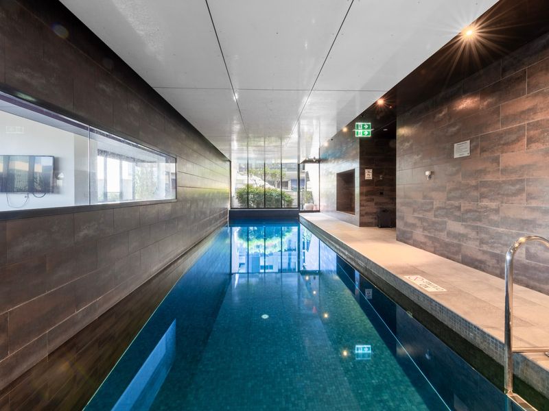 Trendy 2BR with Pool, Gym & Carpark in Prime Spot