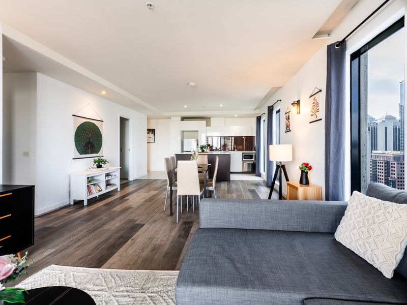 Trendy 2BR with Pool, Gym & Carpark in Prime Spot