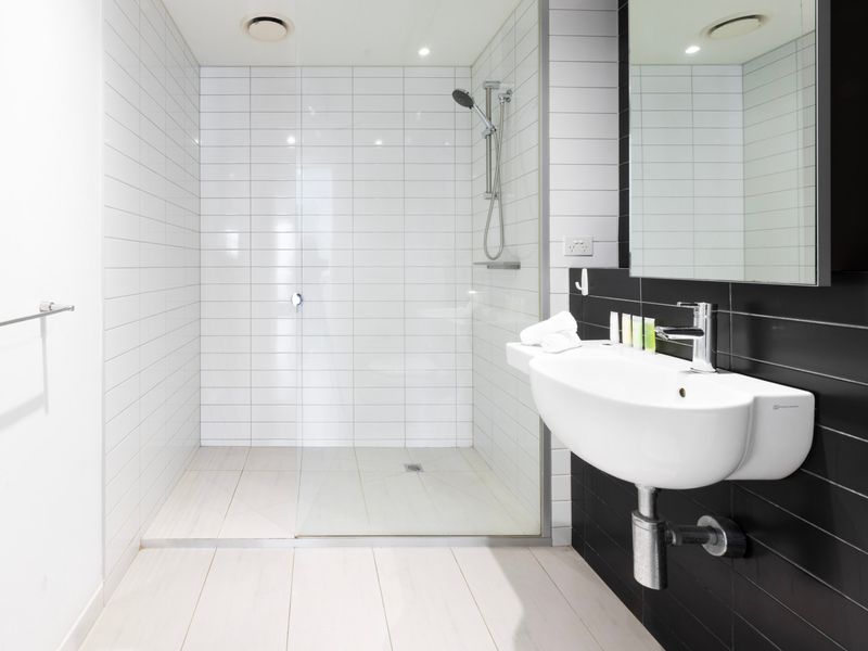 Trendy 2BR with Pool, Gym & Carpark in Prime Spot