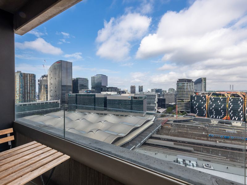 Trendy 2BR with Pool, Gym & Carpark in Prime Spot