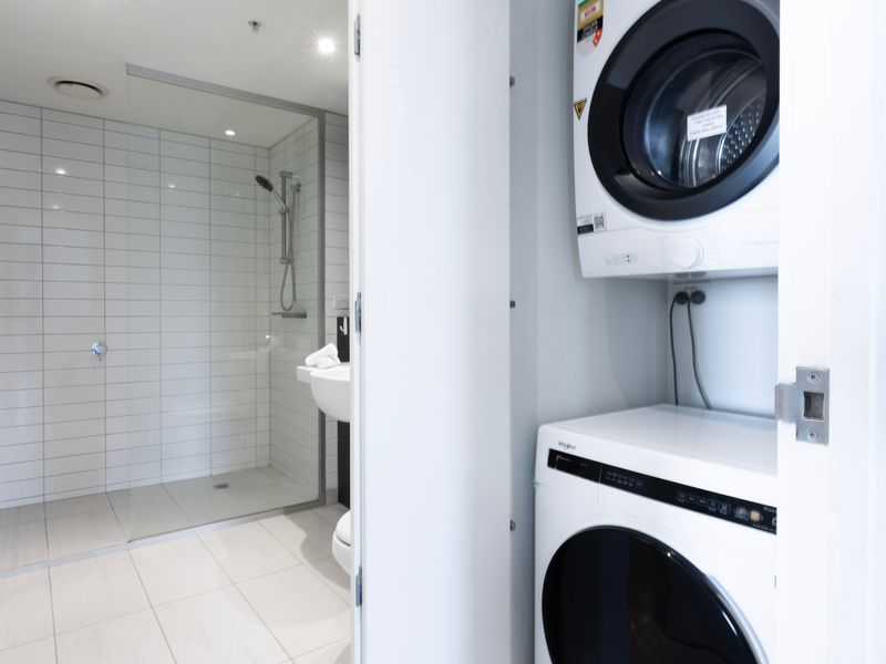 Trendy 2BR with Pool, Gym & Carpark in Prime Spot