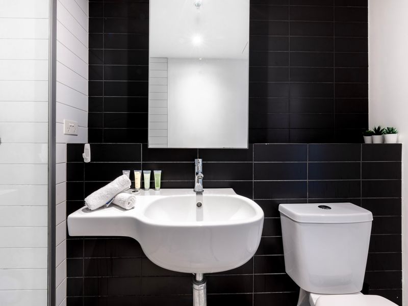 Trendy 2BR with Pool, Gym & Carpark in Prime Spot