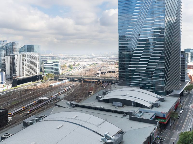 Trendy 2BR with Pool, Gym & Carpark in Prime Spot