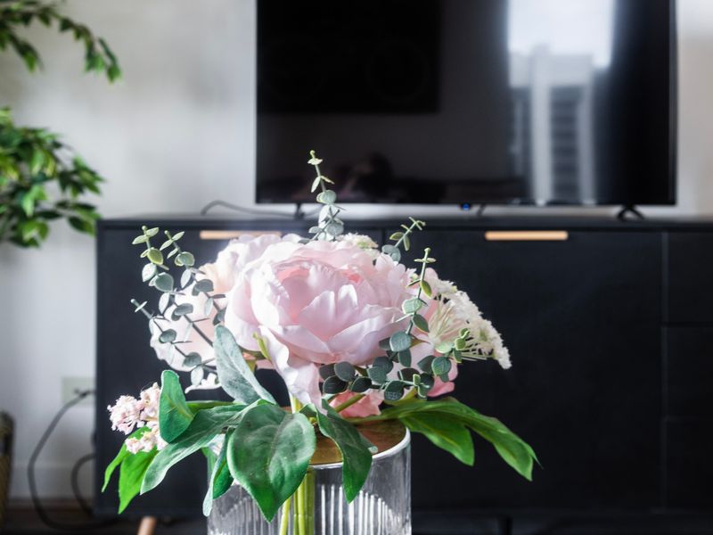 Trendy 2BR with Pool, Gym & Carpark in Prime Spot