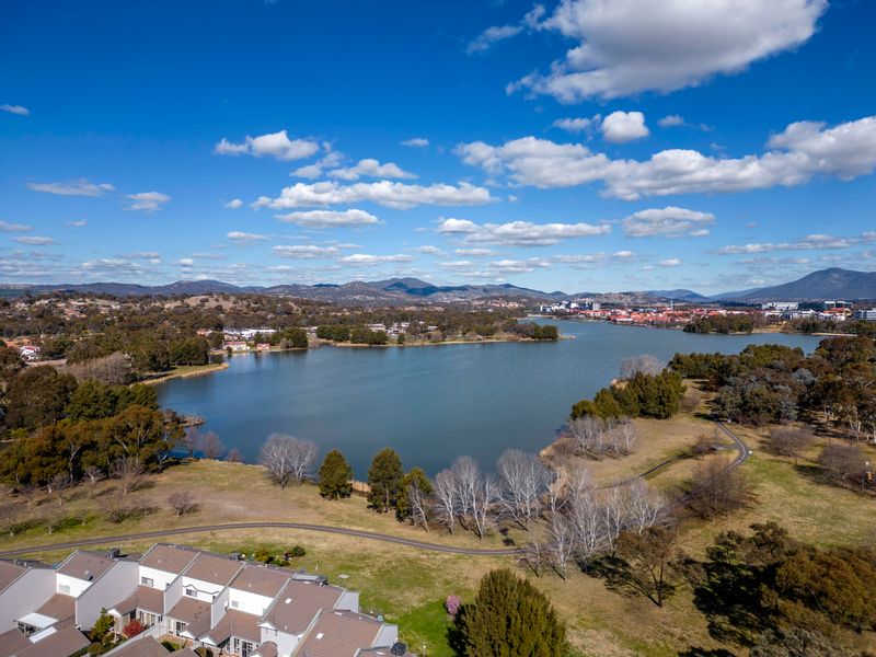 Stylish Stay Near Lake Tuggeranong