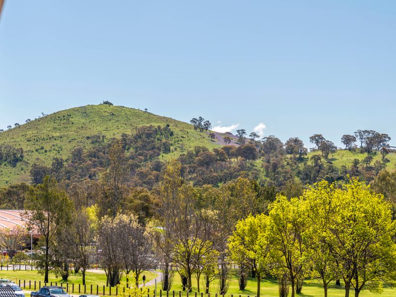 Stylish Stay Near Lake Tuggeranong