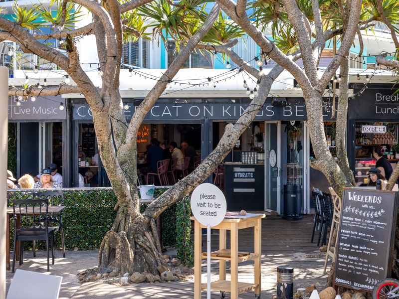 Discover the vibrant local dining scene just a short walk away. The area features charming, casual outdoor cafes and stylish brick-and-wood restaurants with unique ambiances, often including wood-fired ovens.