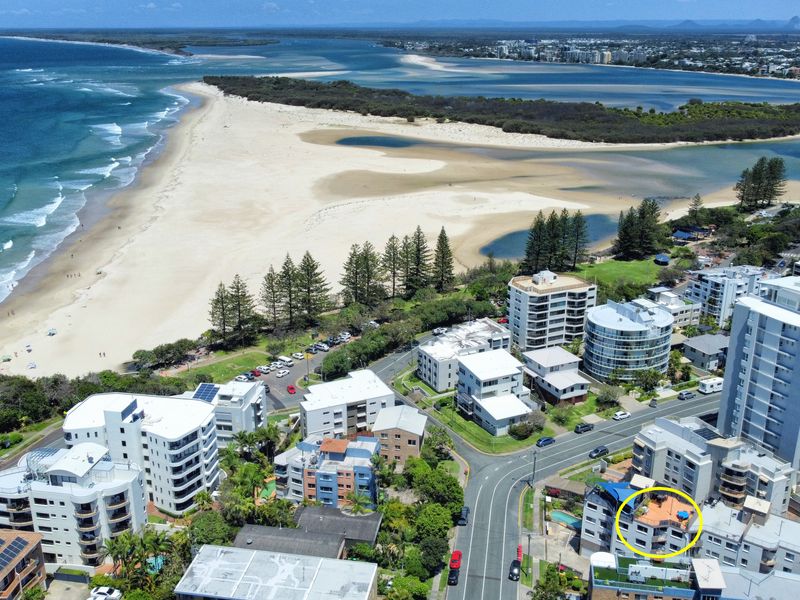 Moments from the Beach!