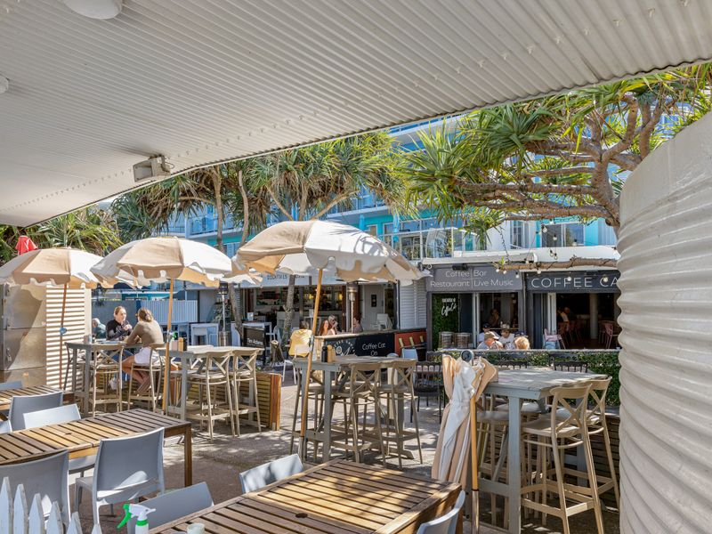 These spots are perfect for quick coffee, relaxing brunch, or a delicious evening meal near the coast.