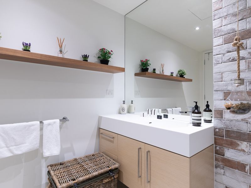 The Pearl Retreat | Elegant w Parking & Pool