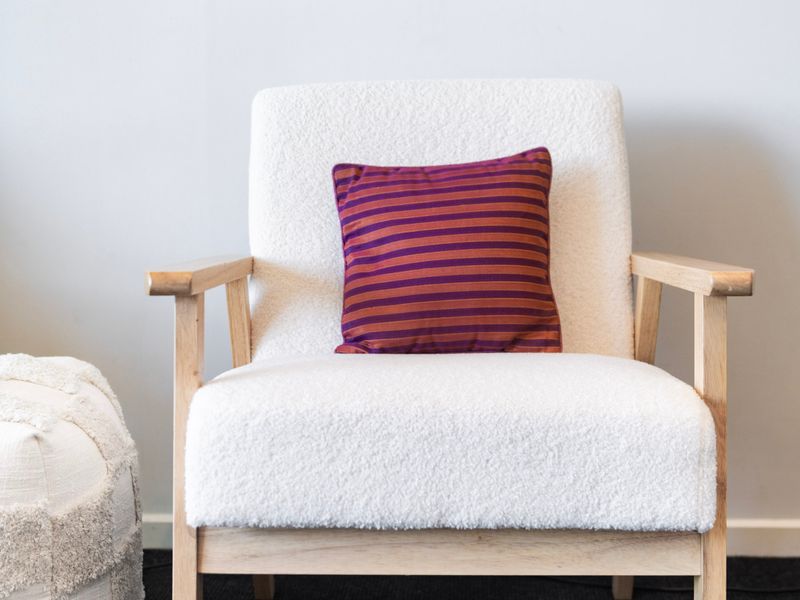 Stunning River Views – Cozy Apartment w Parking