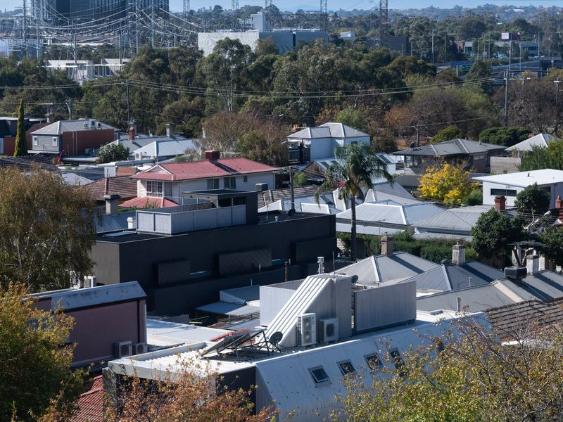 Stunning River Views – Cozy Apartment w Parking