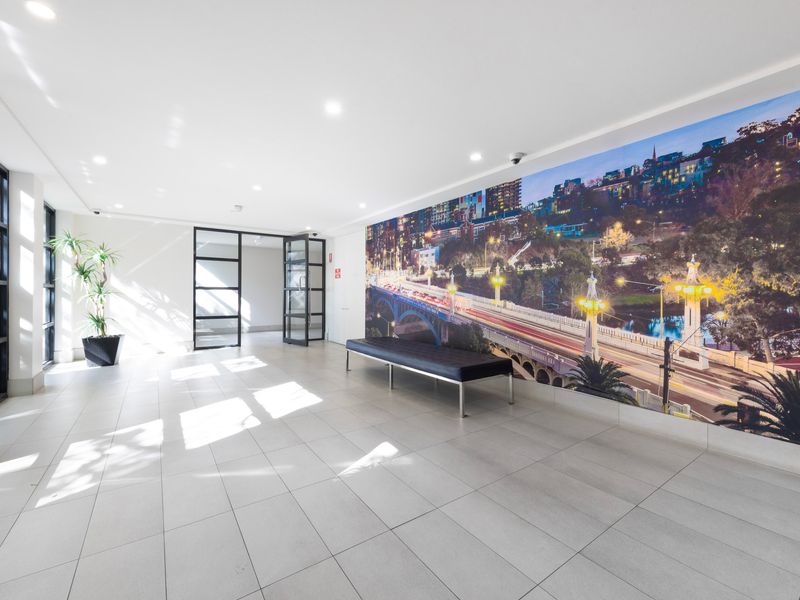 Stunning River Views – Cozy Apartment w Parking