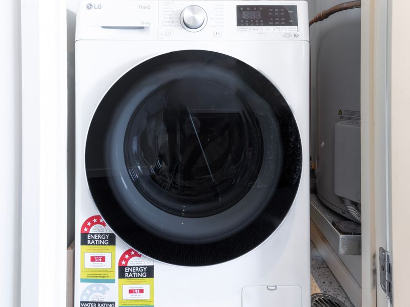 Laundry unit with washing machine