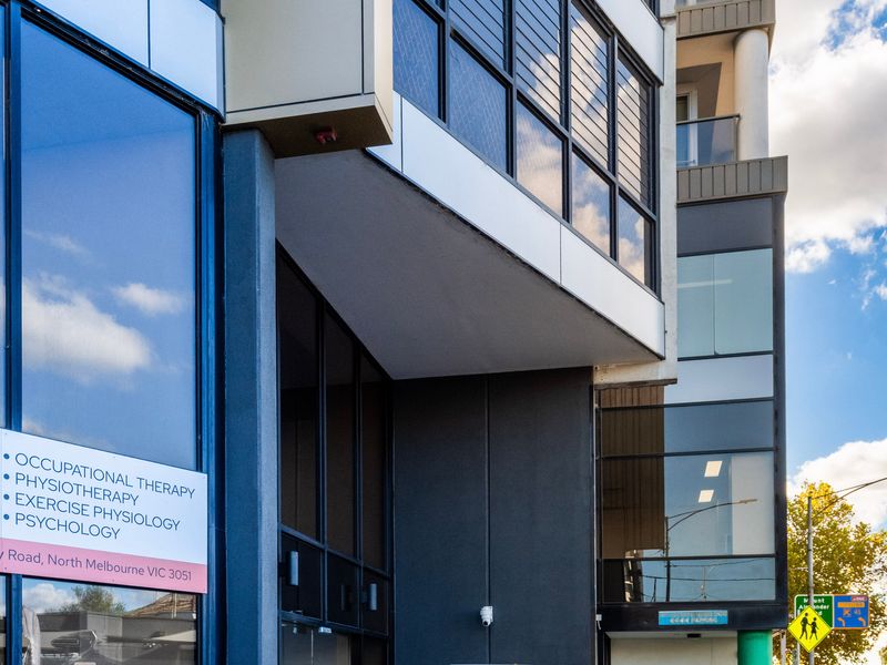 Central 2-Bedroom Apt with Parking in North Melbourne