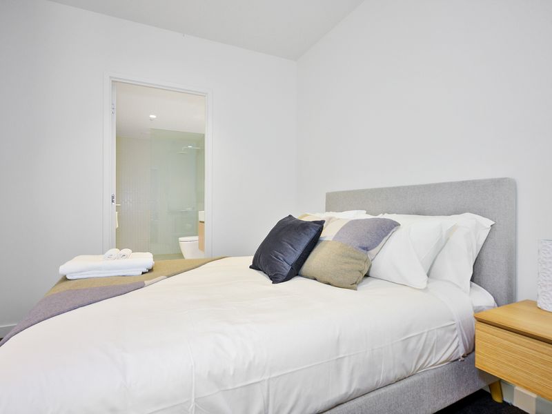 Fresh linens and towels provided