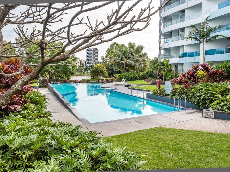 Riverside at WaterEdge West End