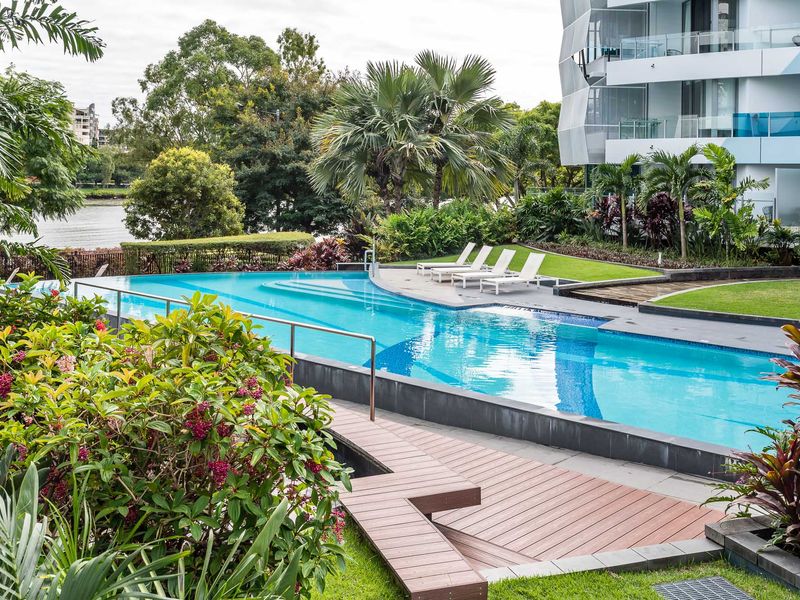 Riverside at WaterEdge West End