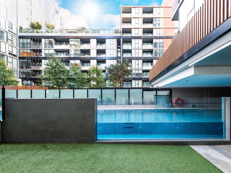 Wellness & Style: 2BR Apartment with Pool, Hot Tub & Gym