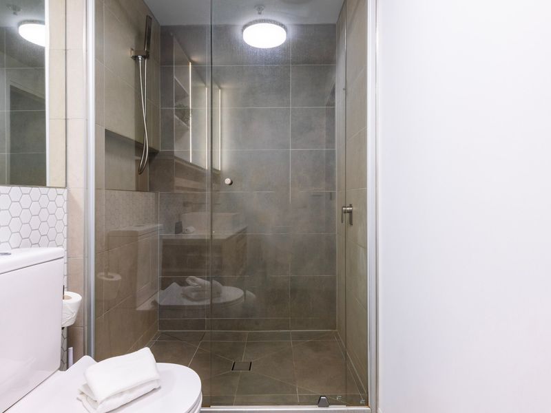 Wellness & Style: 2BR Apartment with Pool, Hot Tub & Gym