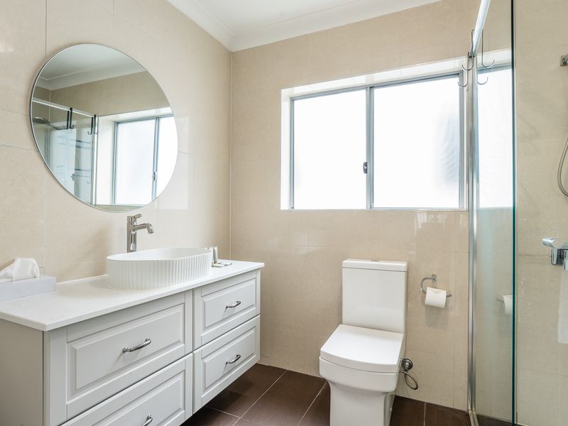 Ensuite toilet and shower area