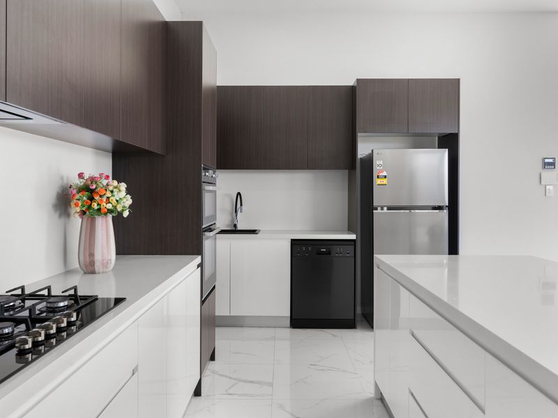 Pristine White Kitchen with Elegant Design