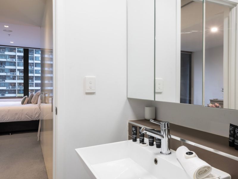 Chic 1BR City Escape W Pool & Gym