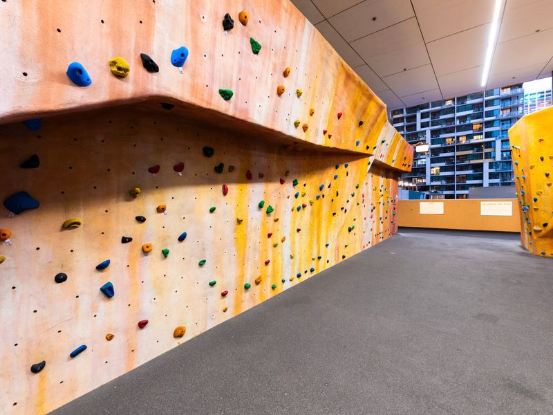 Chic 1BR City Escape W Pool & Gym