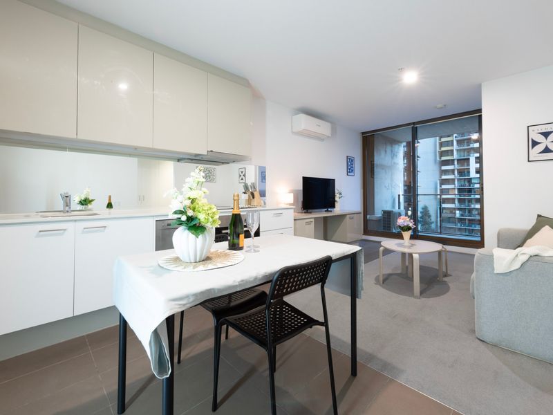 Chic 1BR City Escape W Pool & Gym