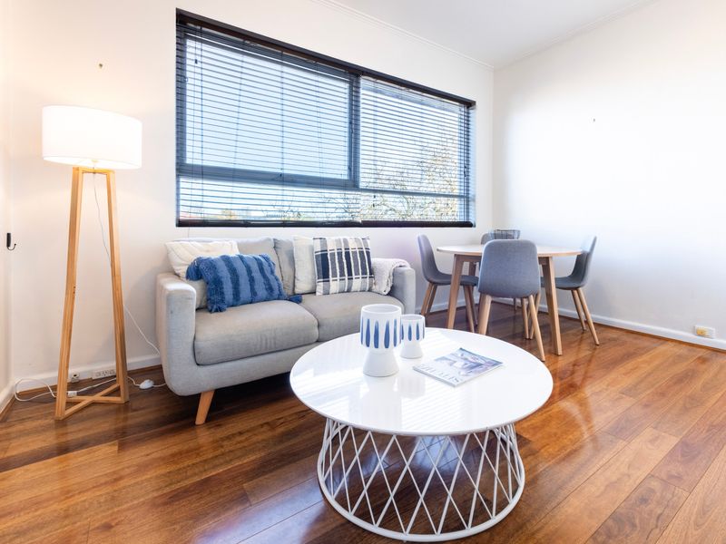 Bright Cosy Living/Dining