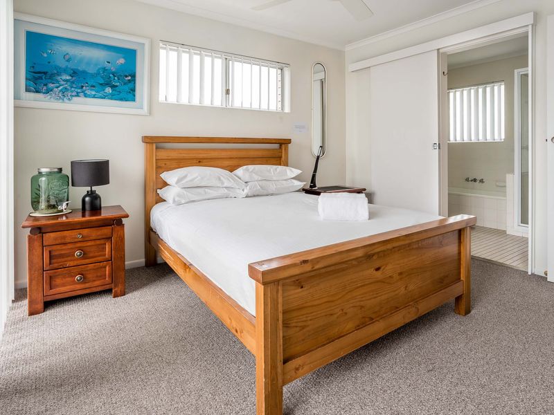 Bedroom 1 - double bed