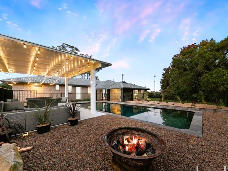 Ultimate outdoor retreat: firepit, pool & lounge.