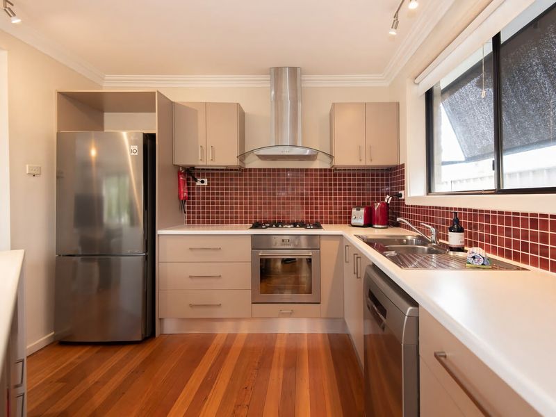 Ocean Views Walk to Malua Beach EV & Pet Friendly