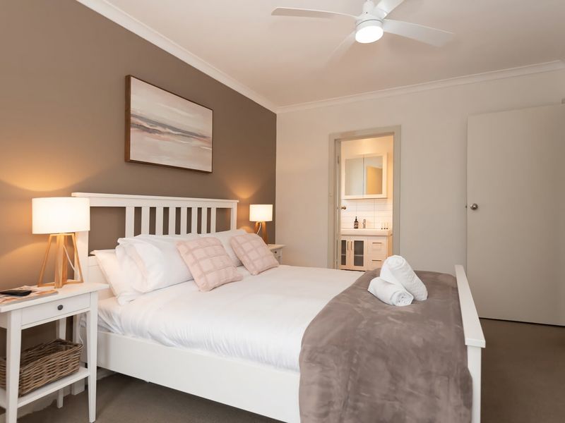 Ocean Views Walk to Malua Beach EV & Pet Friendly