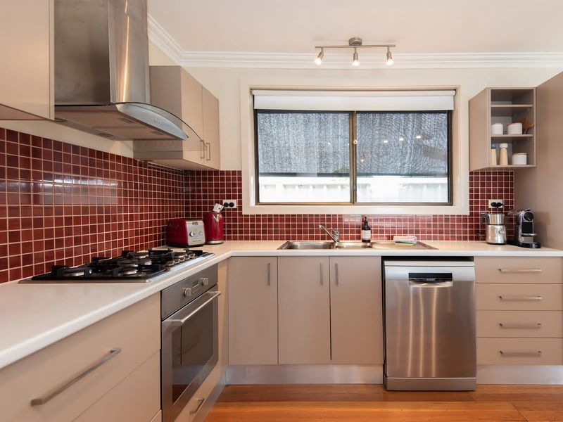 Ocean Views Walk to Malua Beach EV & Pet Friendly