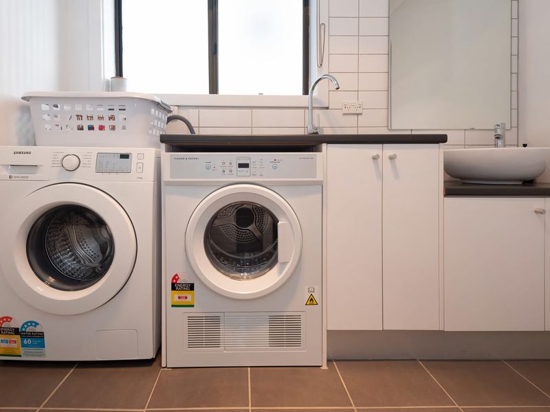 Ocean Views Walk to Malua Beach EV & Pet Friendly