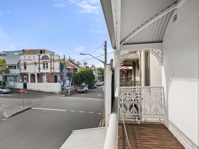 Harbour Glimpses & Modern Comfort