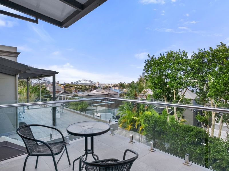 Harbour Glimpses & Modern Comfort