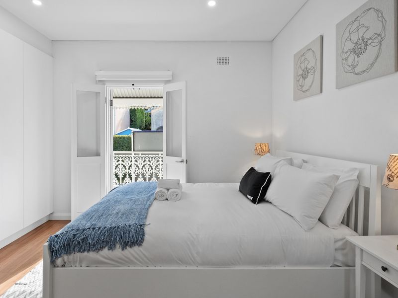 Harbour Glimpses & Modern Comfort