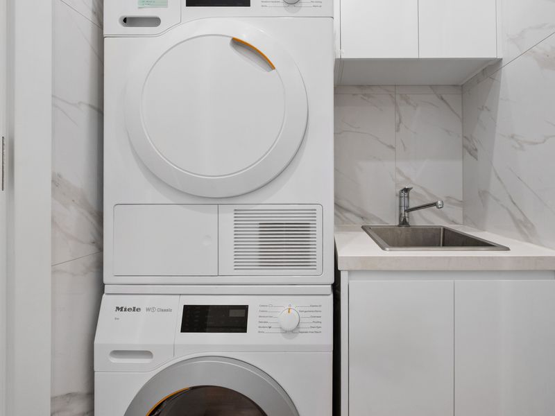 Streamlined and sophisticated: the ultimate laundry setup for modern living.