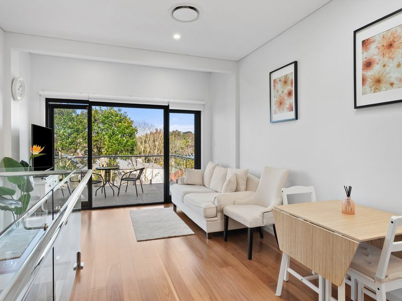 Harbour Glimpses & Modern Comfort