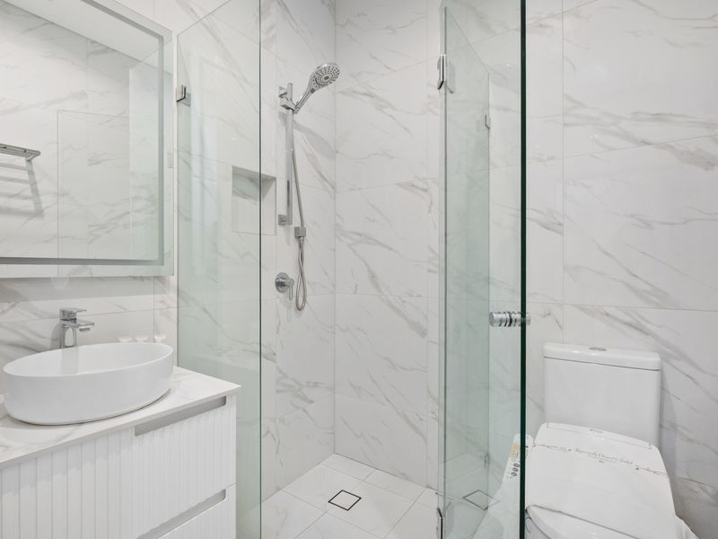 Step into luxury: A bright and modern bathroom retreat. The perfect spot for a refresh.