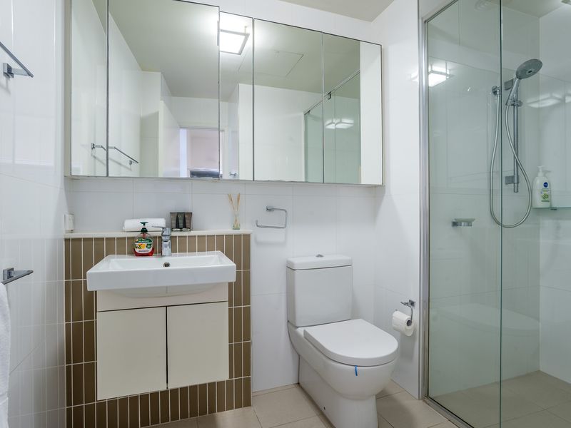 Ensuite shower and toilet