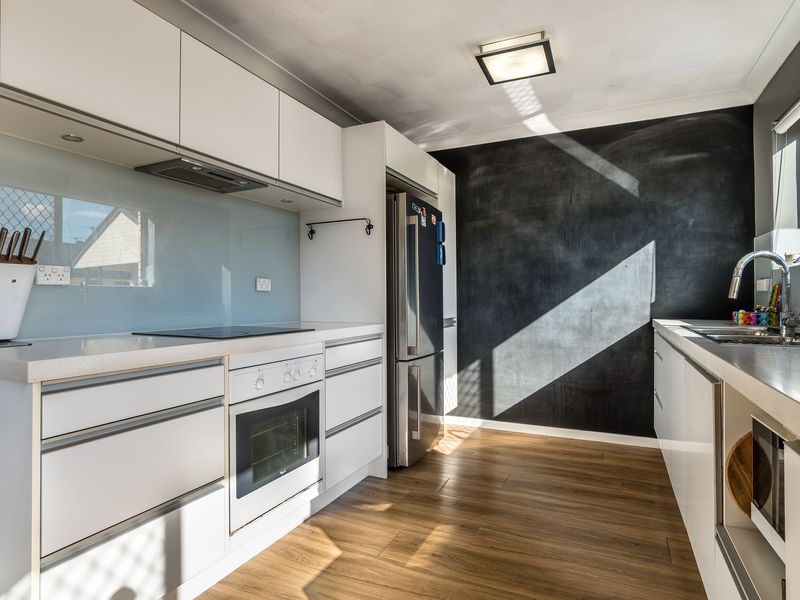 City Fringe Retreat Parkland Views – Walk to Everything!