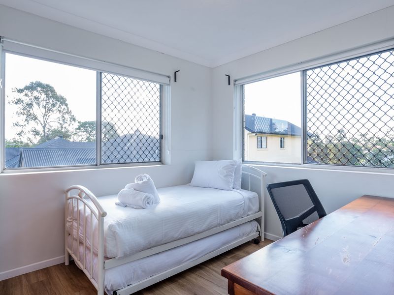 City Fringe Retreat Parkland Views – Walk to Everything!