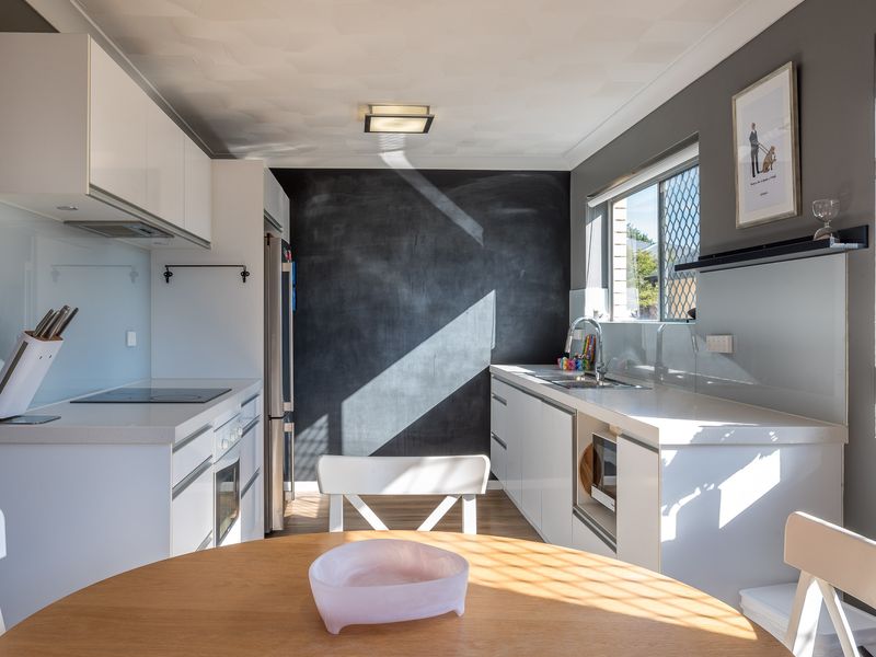 City Fringe Retreat Parkland Views – Walk to Everything!