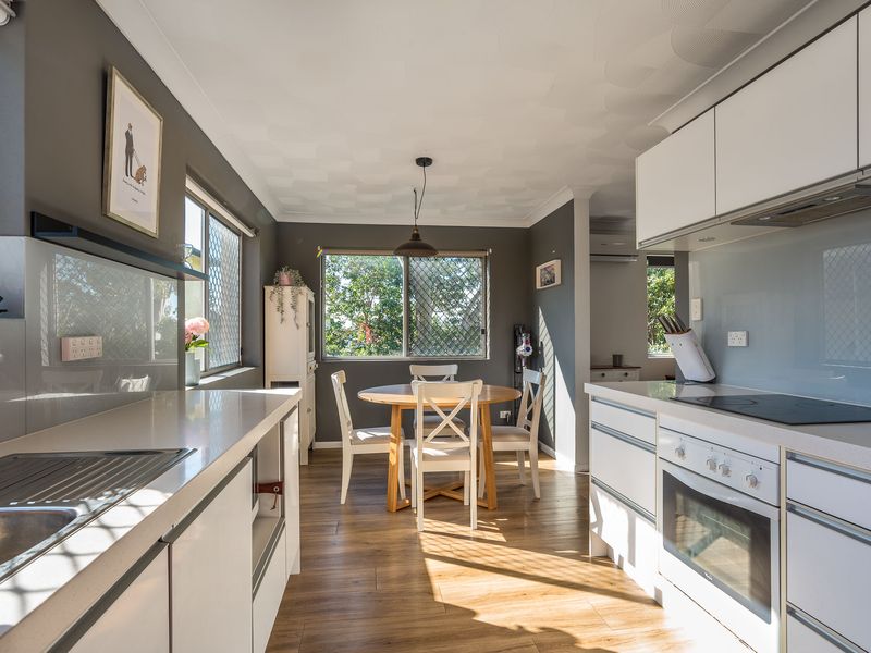 City Fringe Retreat Parkland Views – Walk to Everything!